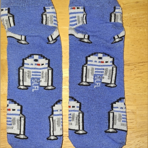 Six pairs of Star Wars ankle socks in a men's size 8 or women's size 9. Pre-love - Picture 6 of 8
